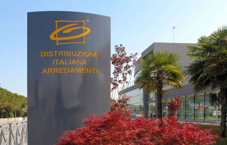 ARREDATORI, IMPIEGATI, VENDITORI: 20 NEI MOBILI DI QUALIT&Agrave;