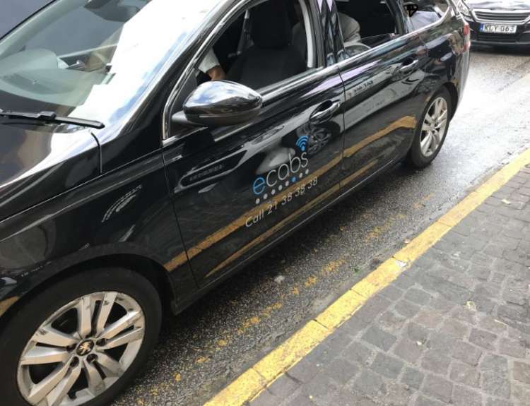 eCabs (azienda leader nel trasporto privato di Malta) cerca autisti