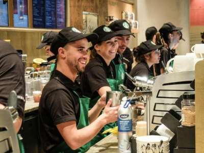 Starbucks ti chiama: la societ&agrave; del frappuccino a Roma apre il primo store
