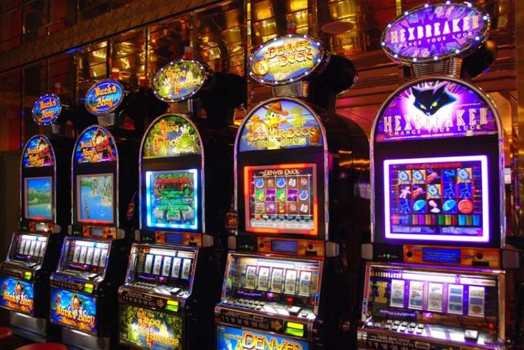 Operatori sala giochi (bingo, bowling e slot) a Fiumicino