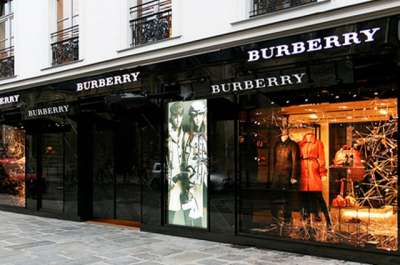COMMESSI E MANAGER: 22 NELLA MODA DI BURBERRY