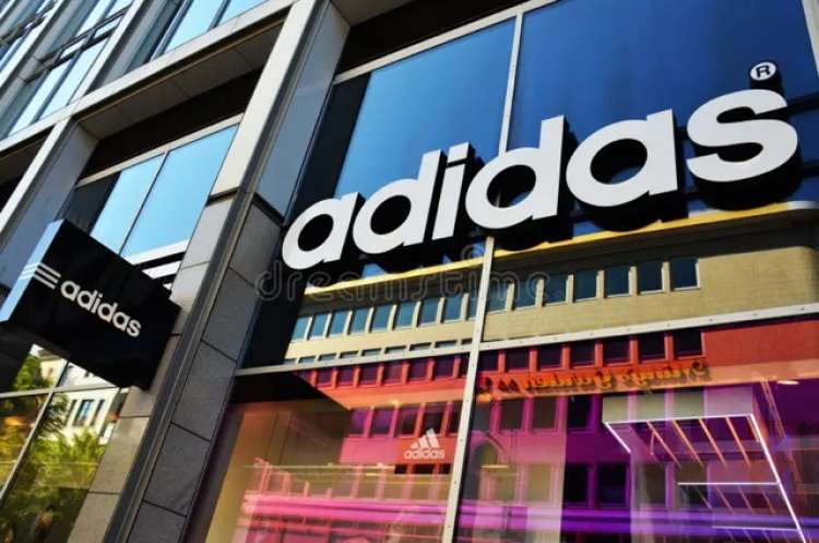 24 commessi e store manager per l&rsquo;abbigliamento sportivo di Adidas