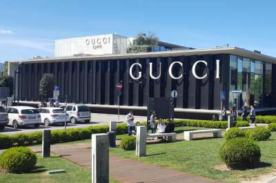 101 AL SERVIZIO DI GUCCI NEI NEGOZI DI ROMA E PER LA PRODUZIONE