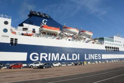 Camerieri, cuochi, direttori, magazzinieri e ufficiali per le navi Grimaldi