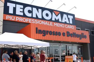 Addetti alla cassa e alla logistica, venditori: 100 nel fai-da-te firmato Tecnomat