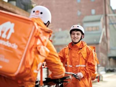 2.000 nuovi rider per Just Eat in tutta Italia: per loro c&rsquo;&egrave; la firma di un contratto vero