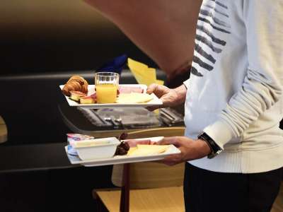 STAZIONE TERMINI: 10 TRA ADDETTI GRIGLIA E ACCOGLIENZA CLIENTI