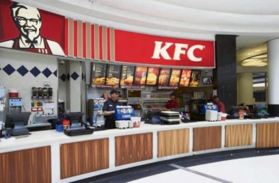 30 A POMPEI PER KFC, IL RE AMERICANO DEL POLLO FRITTO