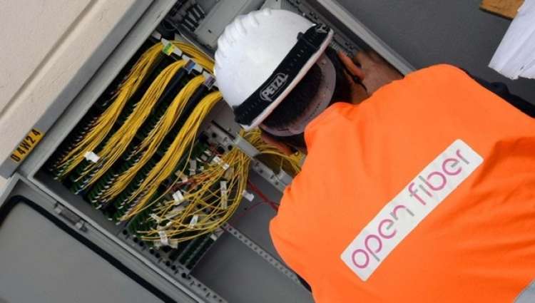 Open Fiber cerca laureati in ingegneria a Roma, Bologna, Cosenza, Milano, Napoli e Padova
