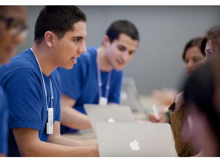 A ROMA APRE LO STORE PI&Ugrave; BELLO: 200 PER IL SUPERAPPLE