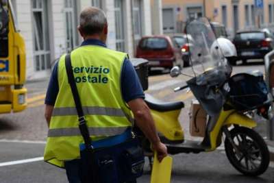 Poste Italiane assume 800 portalettere in tutta Italia: contratti a partire da ottobre