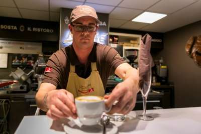 AZIENDA LEADER DELLA RISTORAZIONE PER CHI VIAGGIA CERCA ADDETTI/E