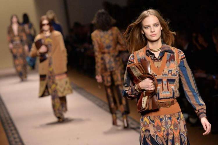 Nella moda di Etro ci sono posti tra abiti e profumi