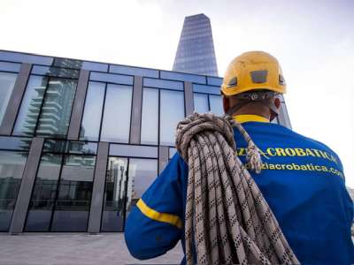 140 al servizio di Edilizia Acrobatica: commerciali, consulenti, elettricisti, operai