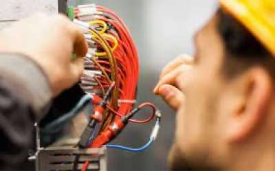 10 elettricisti per l&rsquo;area di Latina: la retribuzione &egrave; di 1.600 euro lordi al mese