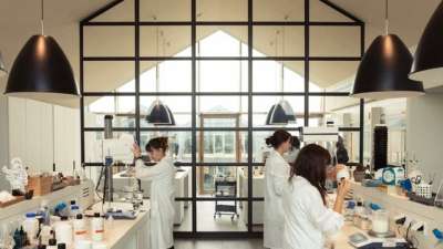 30 nella cosmetica del Gruppo Davines: addetti confezionamento, estetiste, manager