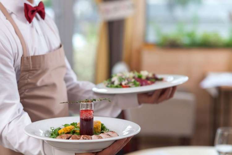 20 NELLA RISTORAZIONE: CAMERIERI, CUOCHI E PIZZAIOLI CON ESPERIENZA