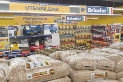 40 nel fai-da-te targato Bricofer: addetti vendita, magazzinieri, responsabili casse
