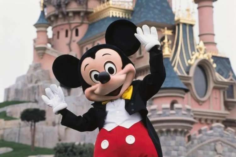 Disneyland Paris cerca performer e personaggi di parata: audizioni a Milano il 6 giugno