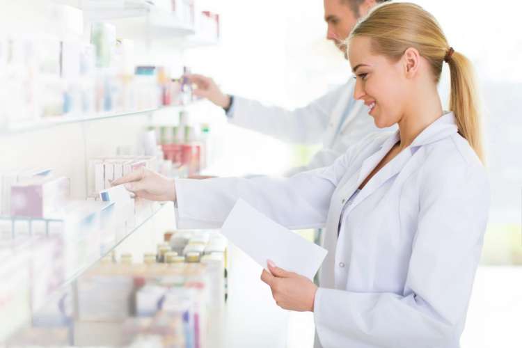 Farmacie private cercano personale in tutta Italia