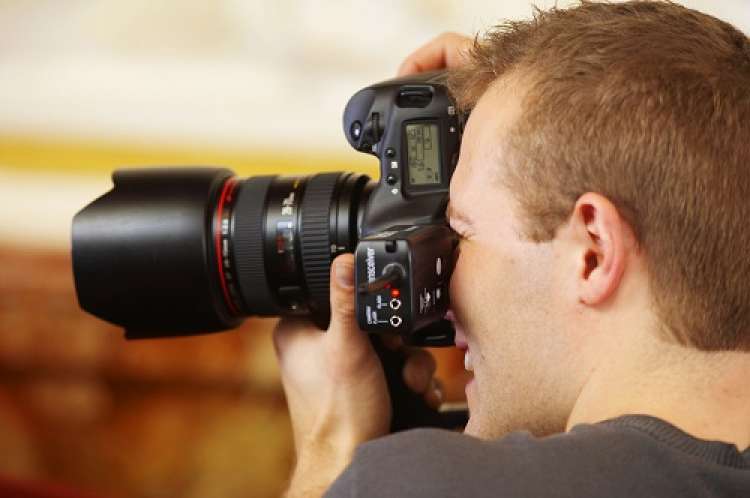 Il Gruppo Digitale cerca fotografi. Lo stipendio &egrave; di 1.200/1.500 euro al mese