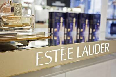 I PRODOTTI DI BELLEZZA EST&Eacute;E LAUDER FANNO IL PIENO DI POSTI