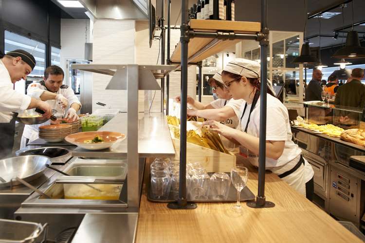 AUTOGRILL: OPERATORI PLURISERVIZI ALL'OUTLET DI CASTEL ROMANO