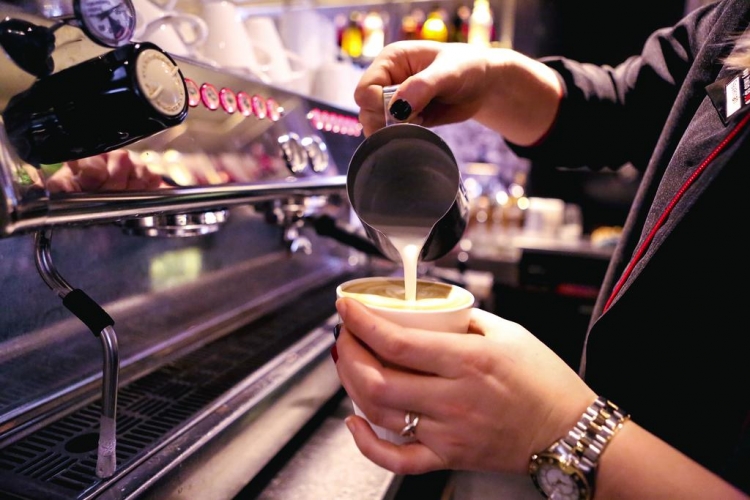 CAFFETTERIA PRESSO LA STAZIONE TERMINI RICERCA GIOVANI BARISTI