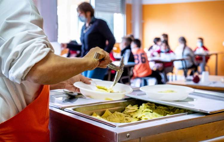 6 posti immediati in una mensa aziendale di Roma