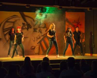 Cantanti e ballerini/e per i villaggi turistici di Samarcanda