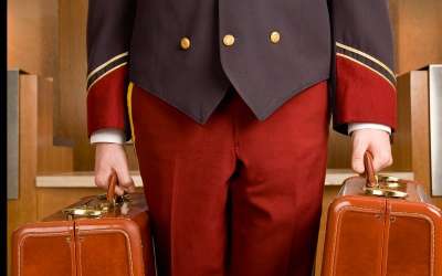 5 FACCHINI DI PORTINERIA/RICEVIMENTO PER HOTEL IN VIA NAZIONALE