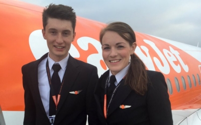HOSTESS, STEWARD, PILOTI, IMPIEGATI E INFORMATICI PER EASYJET
