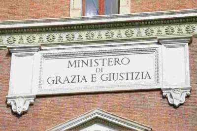 Al ministero Giustizia servono 1.000 autisti: sufficienti la licenza media e la patente B