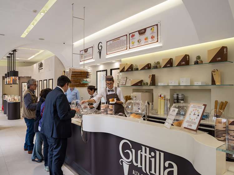 LA GELATERIA GUTTILLA CERCA BANCONISTI FULL-TIME A ROMA