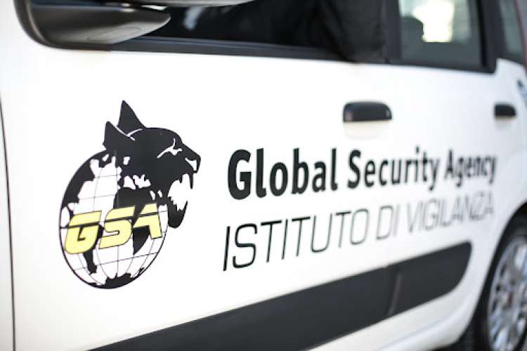 10 addetti ai servizi di accoglienza e reception per strutture pubbliche e private di Roma