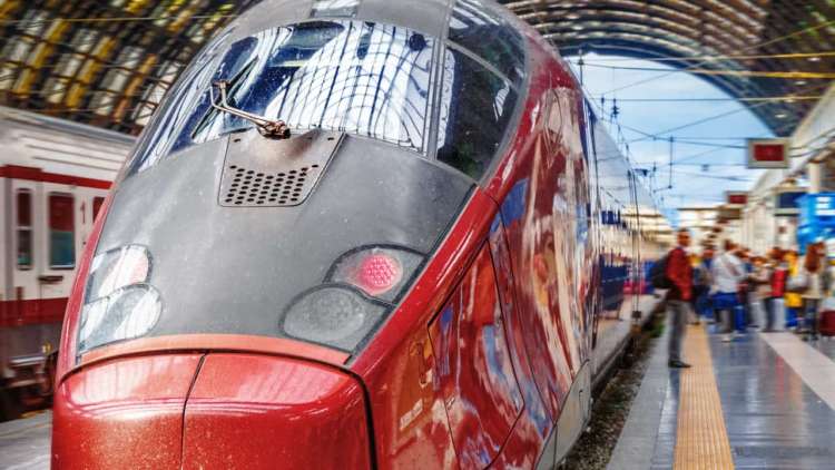 30 hostess e steward di stazione per Italo Treno: ultimi giorni per candidarsi