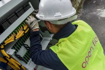 Autisti, giuntisti, ingegneri, posatori, tecnici: Open Fiber ne assume 1.100