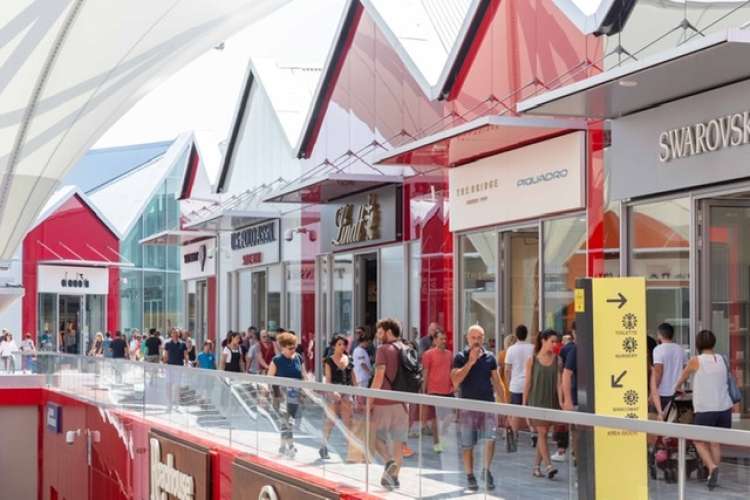 Scalo Milano Outlet &amp; More: 20 posti nei negozi all&rsquo;interno del quartiere commerciale